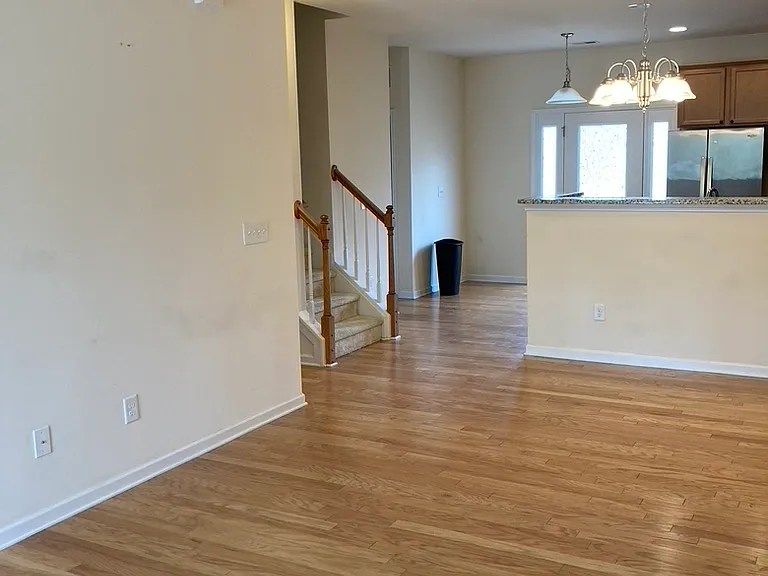 10424 Benfield Rd — Photo 14