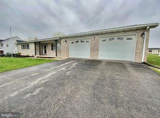 39 Crest View Ln, Gettysburg, PA 17325