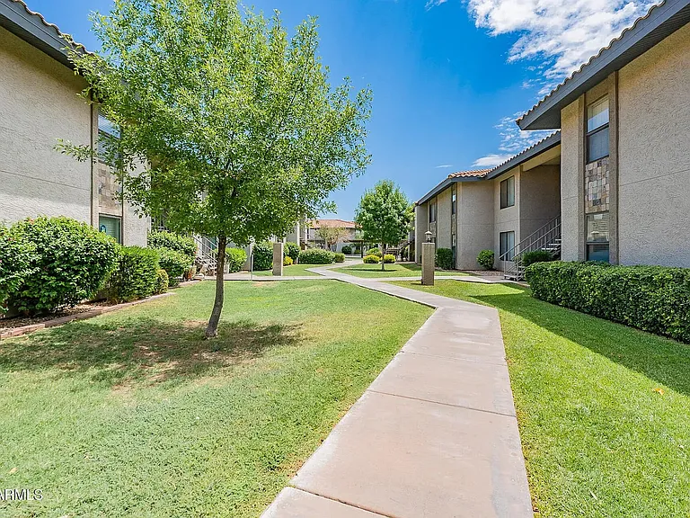 1402 E Guadalupe Rd #208 — Photo 3