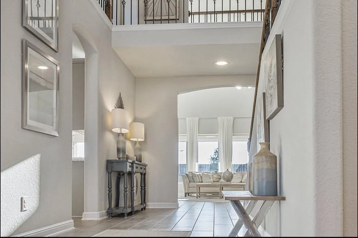 5 bed, 3.5 bath, 4158 sqft, $4,000 — Photo 1