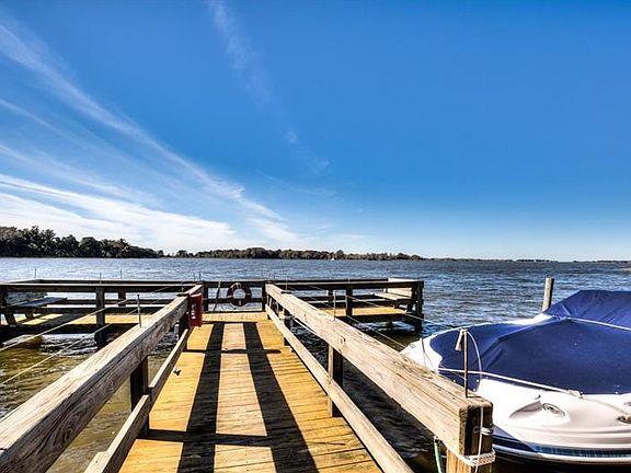 5th image of 585 Sand Lake Ct