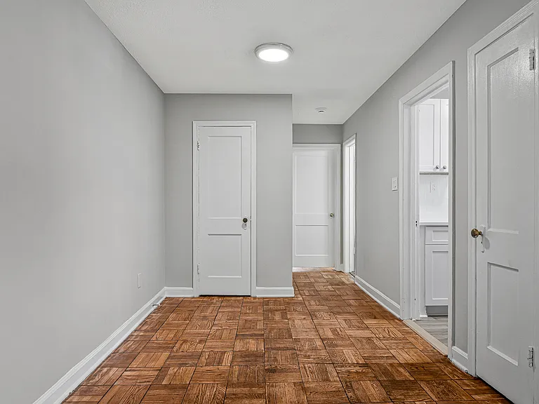 739 N Oakland St — Photo 20
