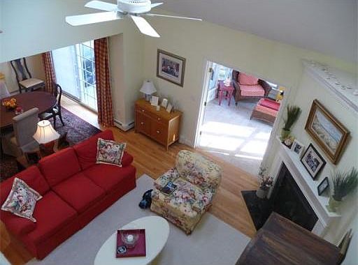 4th image of 35 Holly Cir