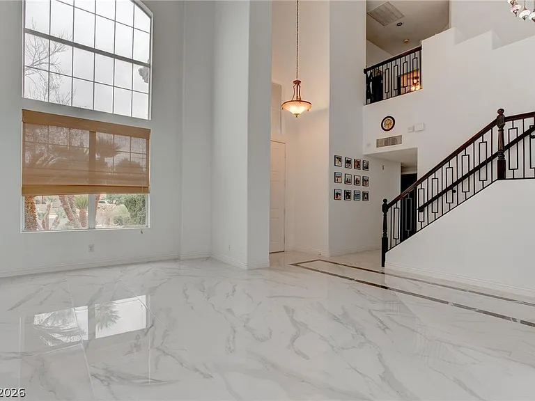 2500 Hacker Dr — Photo 4