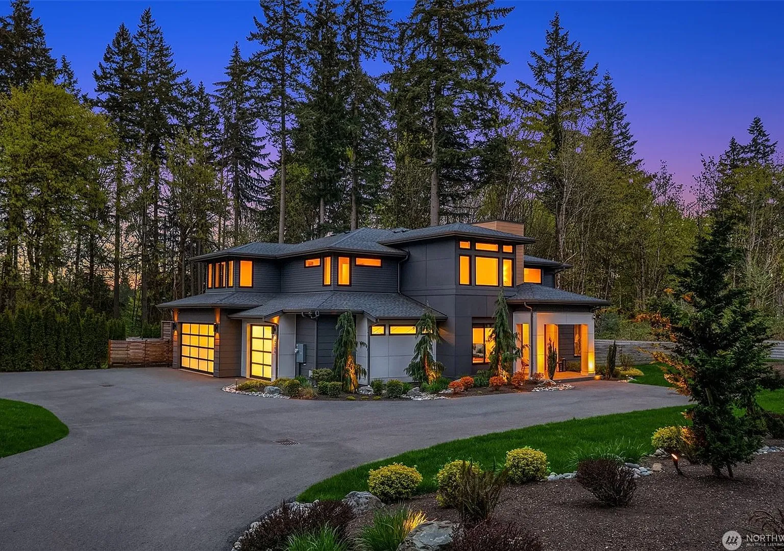 Contemporary Luxury Meets Exceptional Privacy in Woodinville — Photo 3
