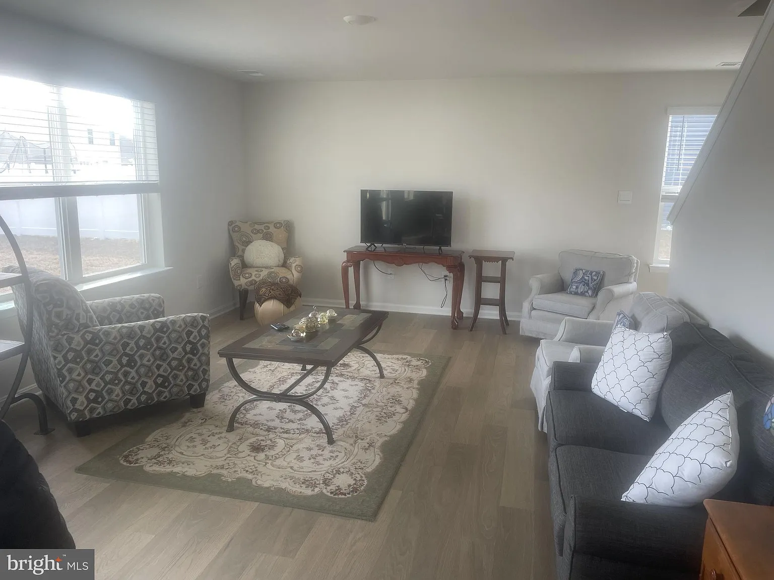 4 bed, 2.5 bath, 1906 sqft, $3,000 — Photo 2