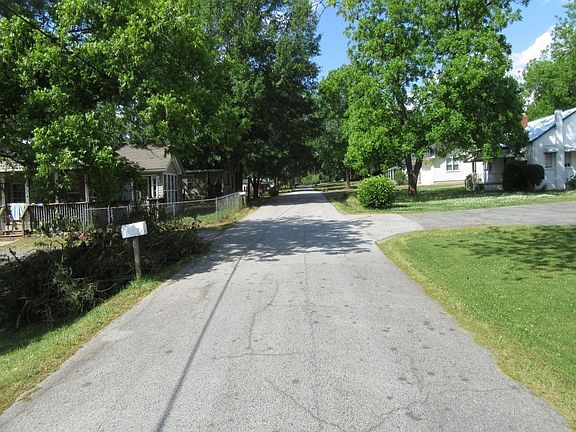 5th image of 544 Circle Dr