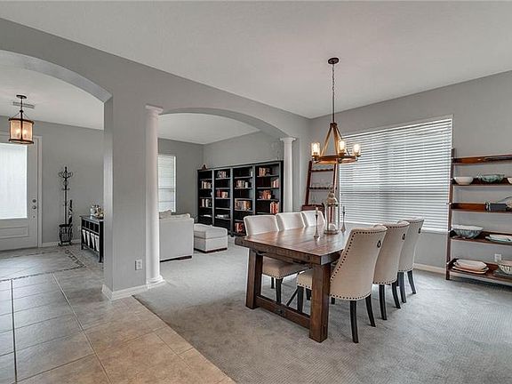 3rd image of 320 Balfour Dr