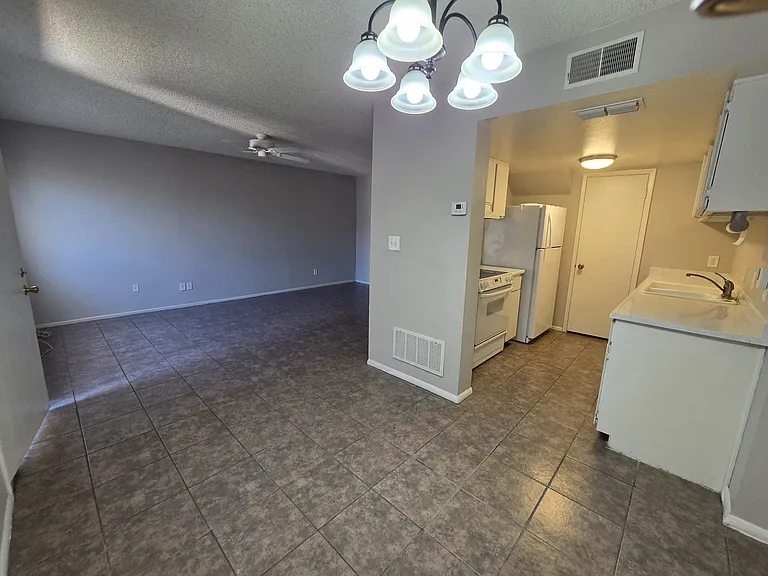 3213 W Royal Palm Rd — Photo 10
