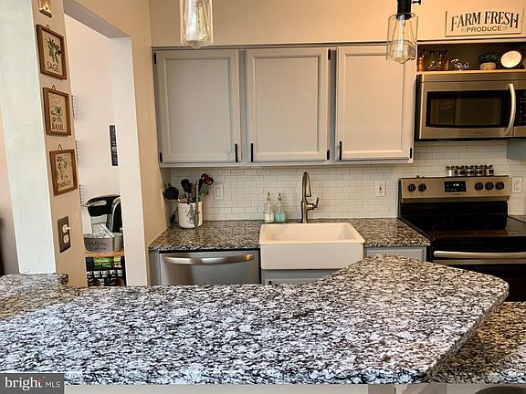 5th image of 135 W Thomas Ct