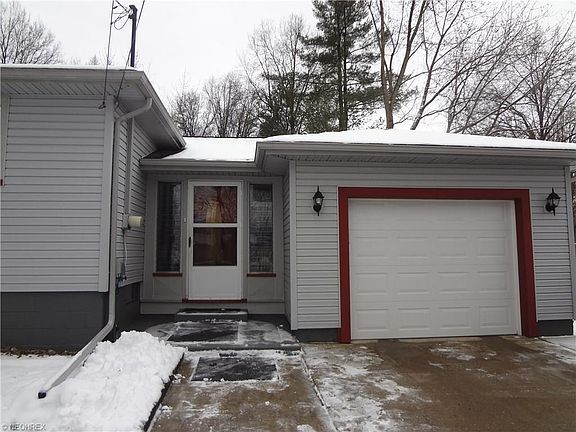 4th image of 633 W Champion Ave