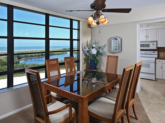 2nd image of 380 Seaview Ct APT 611