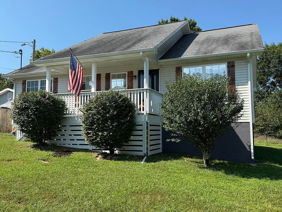 1st image of 202 Sandy Cir