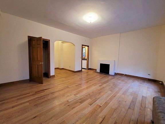 3rd image of 163 E 36th St APT 5A