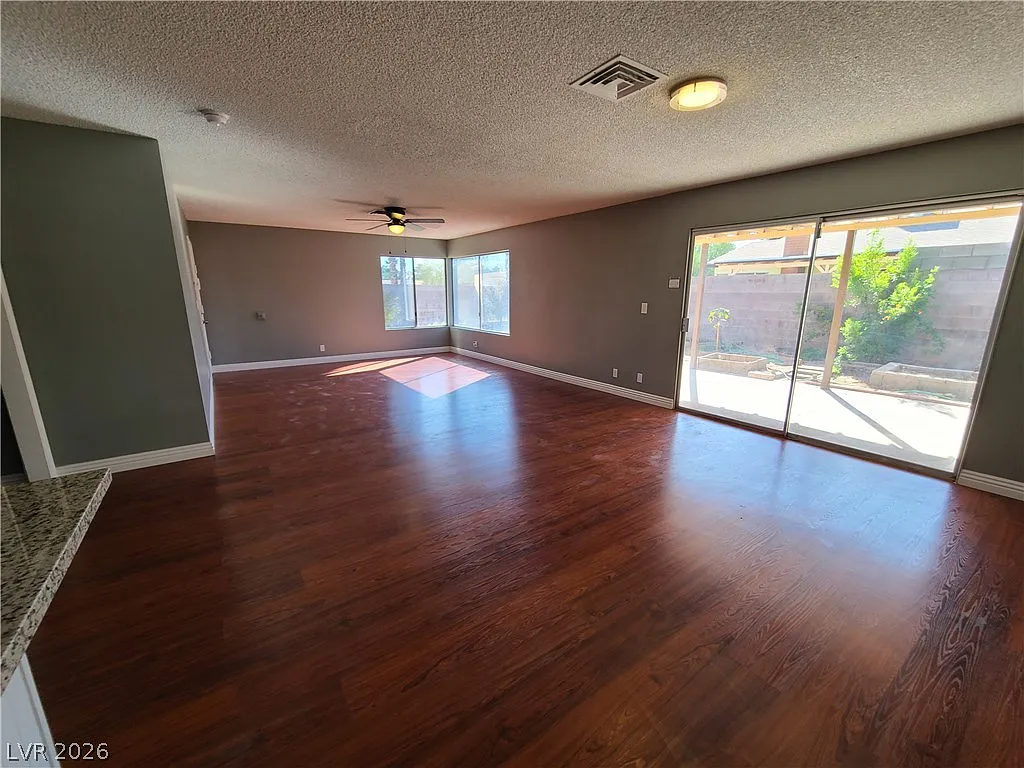 4 bed, 2.0 bath, 1519 sqft, $2,000 — Photo 4