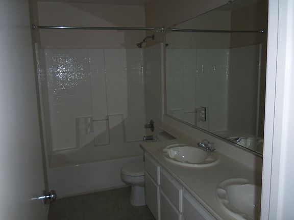 3rd image of 561 Pointe Vista Ct
