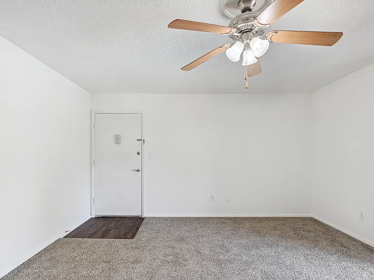 Fairway Club Apartments — Photo 44