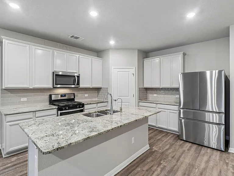 616 Sigourney Way — Photo 6