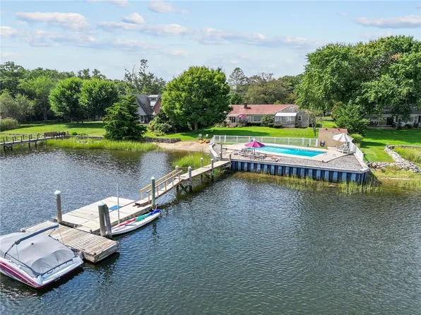 397 County Rd, Barrington, RI 02806