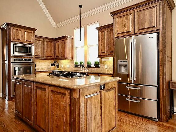 4th image of 2555 Amberwood Dr