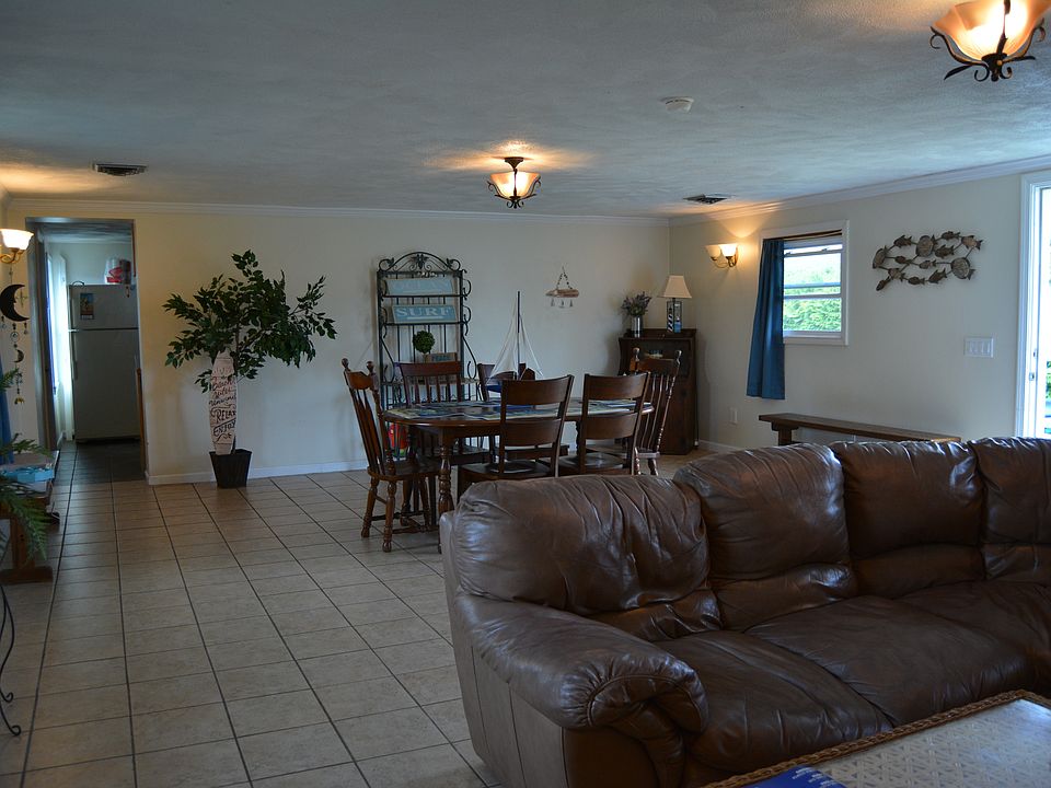 family room/dining room
