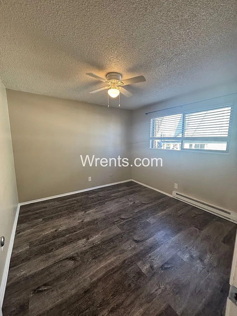 Off Street Parking 2bd/1bath Charming Apartment in Historic Browne's Addition — Photo 4