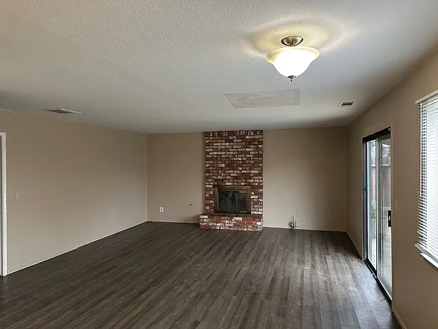 1921 Bridgewood Way — Photo 7