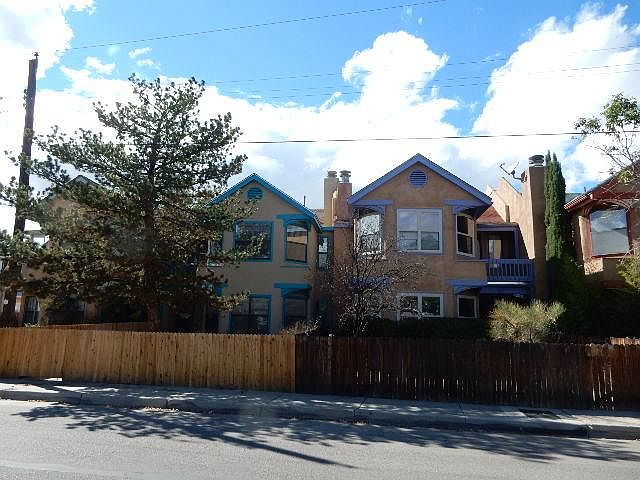 Victorian town home within feet of Museum Row and Old Town