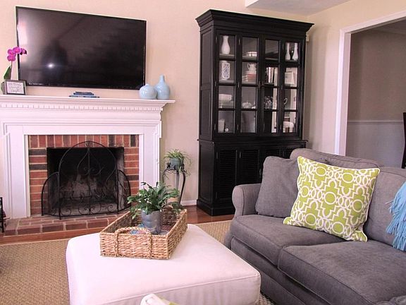 Living Room...jpg