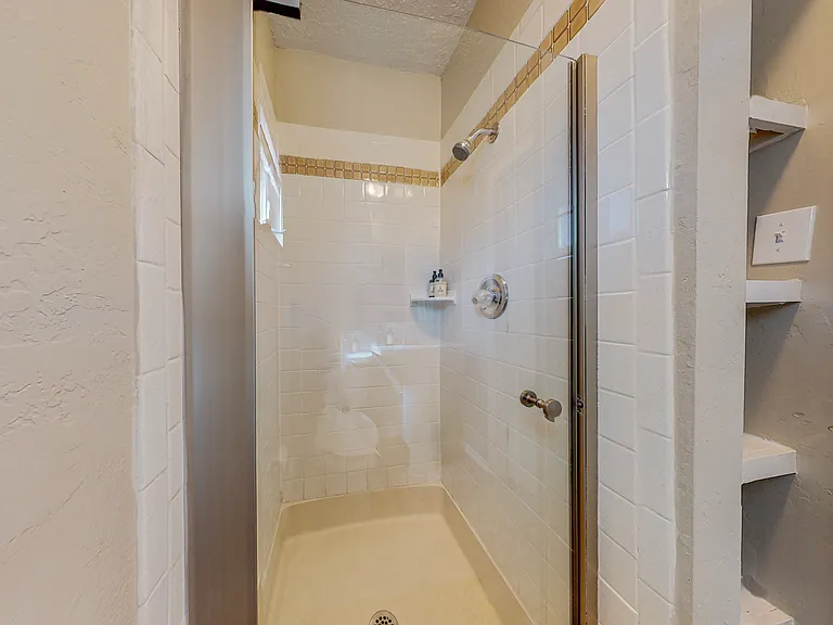 837 Adams St NE — Photo 46