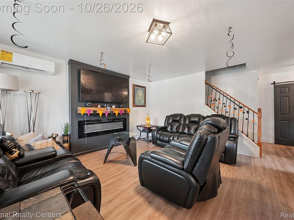 966 E Greendale, photo 4