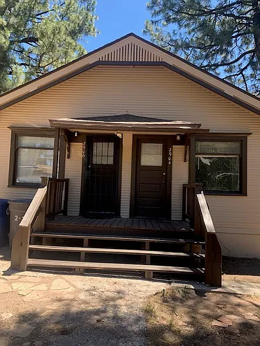 2904 N Center St Photo 1