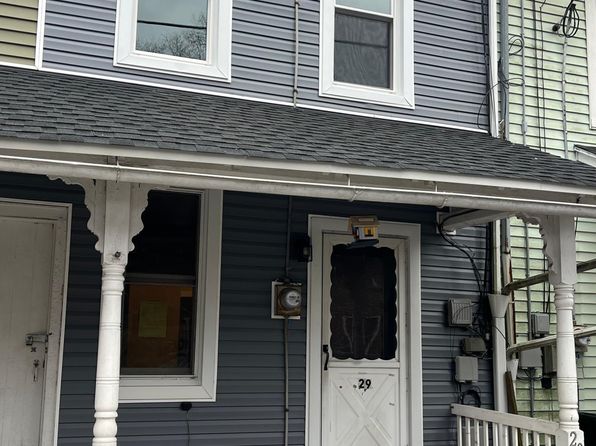 29 E Main St