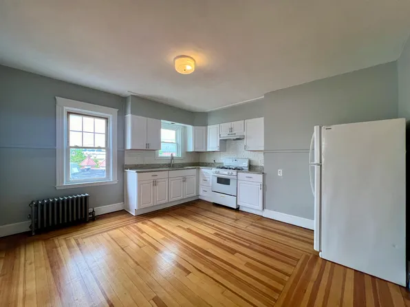 833 Main St #2F, Pawtucket, RI 02860