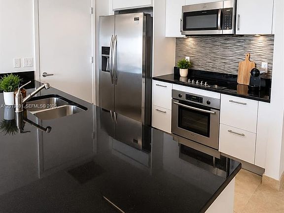 3rd image of 50 Biscayne Blvd APT 4106