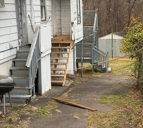 4th image of 22 E Broadway St