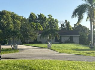 170 5th St, Naples, FL 34113