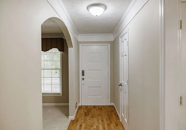 1110 Maple Cir — Photo 2