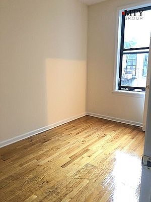 5th image of 2808 Crescent St APT 12