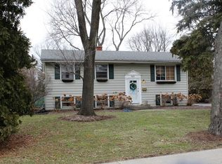 345 Sycamore Dr, Naperville, IL