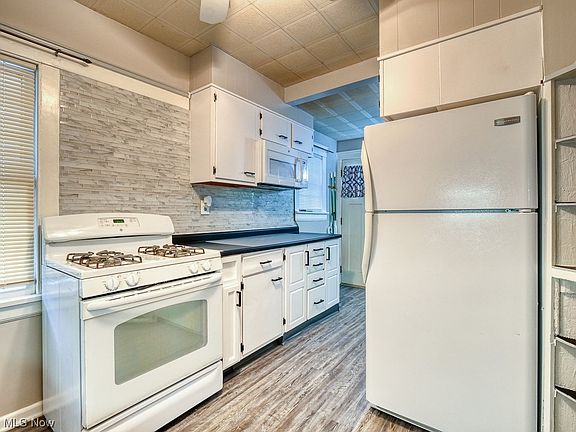4th image of 11313 Headley Ave
