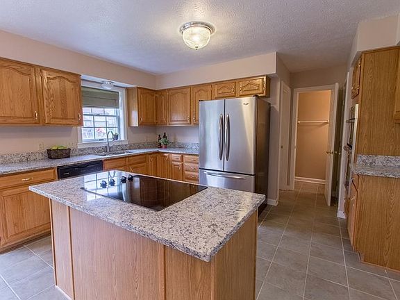 5th image of 7546 Chestnut Hills Dr