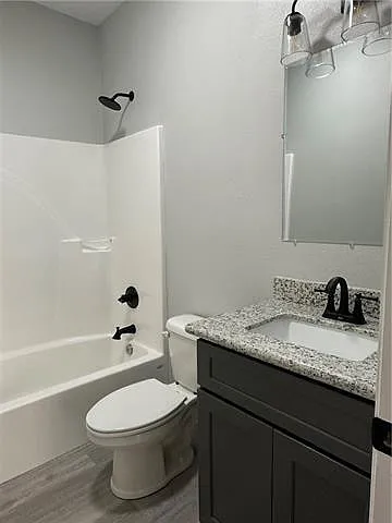 2 bed, 2.0 bath, 859 sqft, $1,300 — Photo 4
