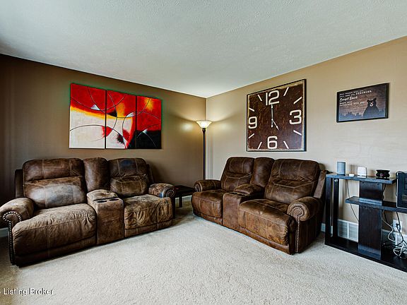 4th image of 2306 Marguerite Dr