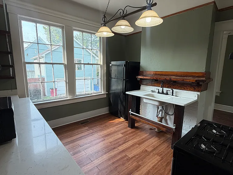 954 New St #956 — Photo 9