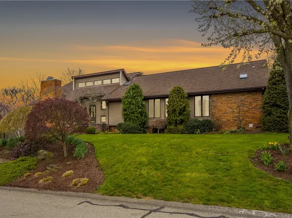 2568 Corteland Dr, Pittsburgh, PA 15241