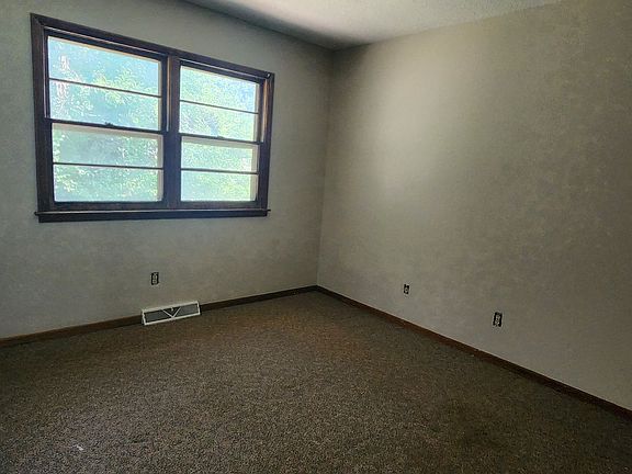 3rd image of 103 Loomis Ave