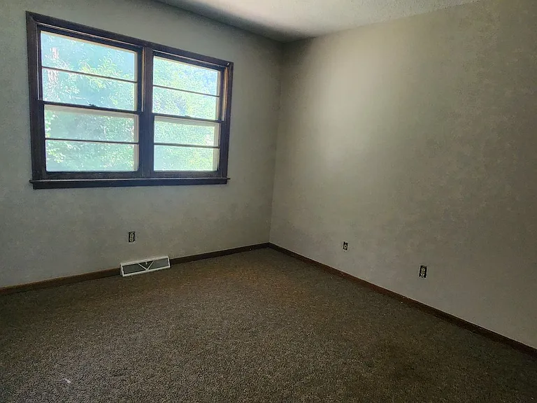 103 Loomis Ave — Photo 3