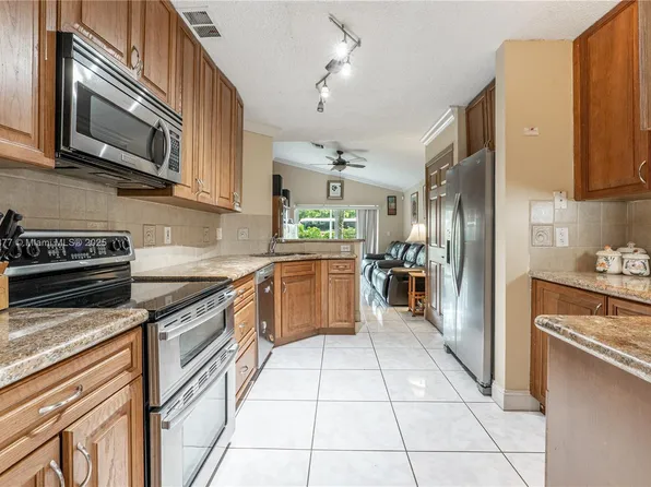 430 NW 107th Ave, Pembroke Pines, FL 33026
