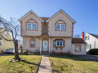 190 Midfield Rd, Colonia, NJ 07067